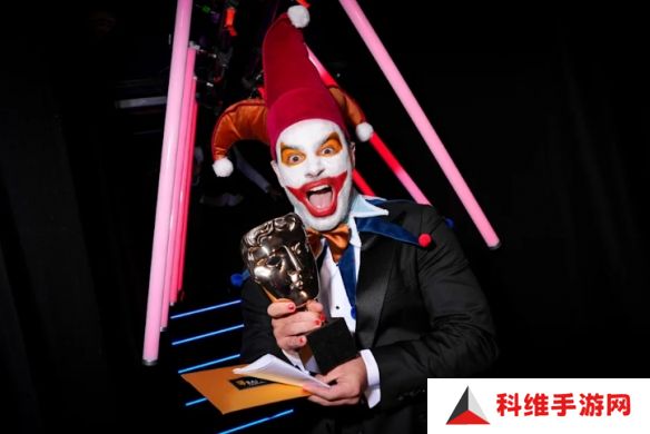 《小丑牌》颁奖竟找「小丑」登台?作者被曝现在超有钱