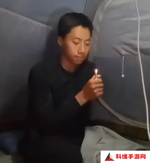 博主骑行途中收养猫咪 两个月涨粉百万一切竟早已命中注定